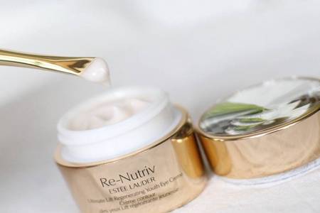 眼霜的正確使用方法，女生眼部肌膚煥發年輕的秘訣