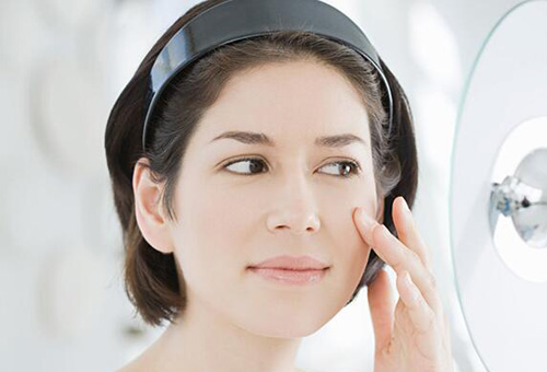 額頭長(zhǎng)痘的原因及調(diào)理方法 杜絕痘痘橫行