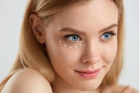 女生用眼霜的正確使用方法，眼霜用對才有效果