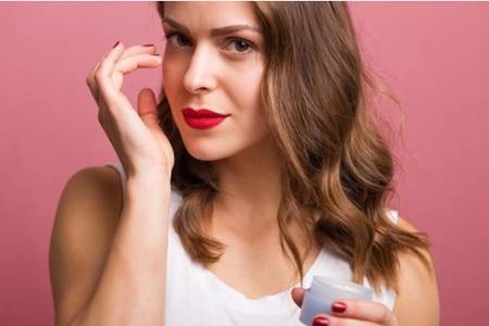 女生用眼霜的正確使用方法，眼霜用對才有效果