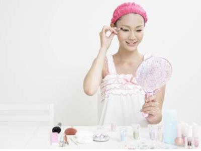 女生敷面膜的正確方法，女生美容的面膜護膚訣竅