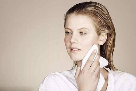 晚上護膚品的正確使用順序，睡前是護膚的最好時機