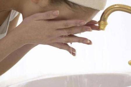 正確的洗臉方法有哪些？三大最傷臉的錯誤洗臉法中招要改正