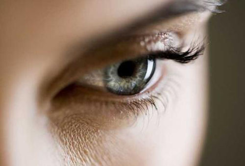 如何淡化眼部細紋 眼部細紋這樣搞定-易網<a href=http://www.gyfww.com/ target=_blank class=infotextkey>健康養生</a>網 如何淡化眼部細紋 眼部細紋這樣搞定