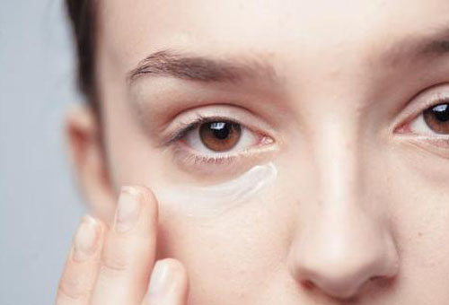 如何淡化眼部細紋 眼部細紋這樣搞定-易網健康<a href=http://www.gyfww.com/jkys/ target=_blank class=infotextkey>養生</a>網 如何淡化眼部細紋 眼部細紋這樣搞定