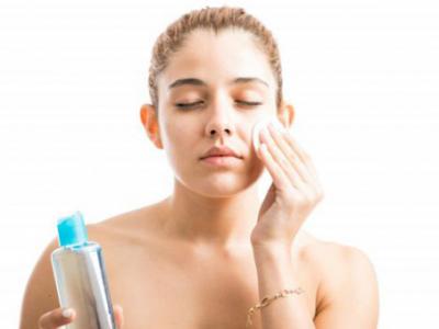 精華水和爽膚水的區(qū)別是什么？精華水能夠代替爽膚水嗎？