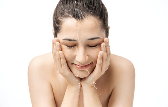 用熱水洗臉可以殺螨蟲嗎 去除面部螨蟲的方法