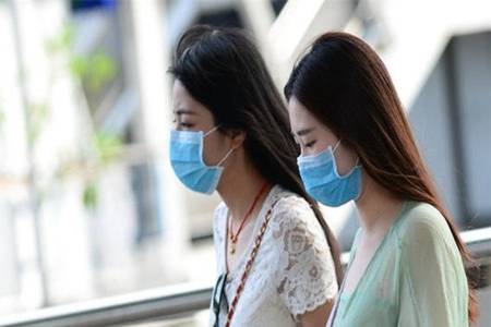 化妝后戴口罩對皮膚有傷害嗎？戴口罩復工也不要忘記護膚
