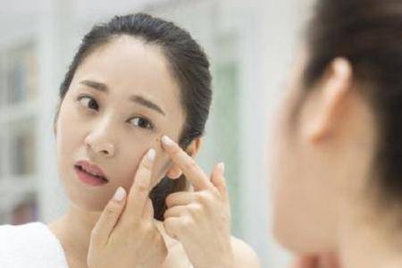 臉上長痘痘的原因有哪些  戰(zhàn)勝痘痘最強大的武器是什么？