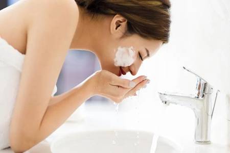 一次性口罩的正確戴法，戴口罩怎么護(hù)膚能讓皮膚越來(lái)越好