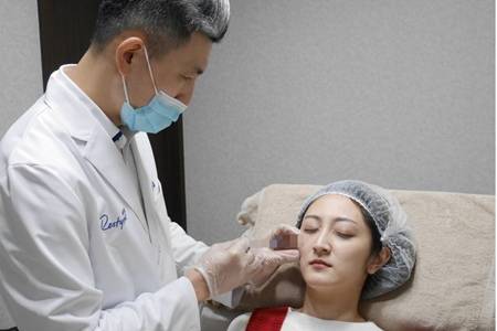 玻尿酸最全的作用和危害,玻尿酸保濕抗老還你好皮膚-易網<a href=http://www.gyfww.com/ target=_blank class=infotextkey>健康養生</a>網 玻尿酸最全的作用和危害,玻尿酸保濕抗老還你好皮膚