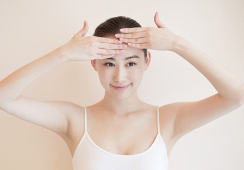 面部皮膚松弛是什么原因?面部松弛怎么改善-易網<a href=http://www.gyfww.com/ target=_blank class=infotextkey>健康養生</a>網 面部皮膚松弛是什么原因?面部松弛怎么改善