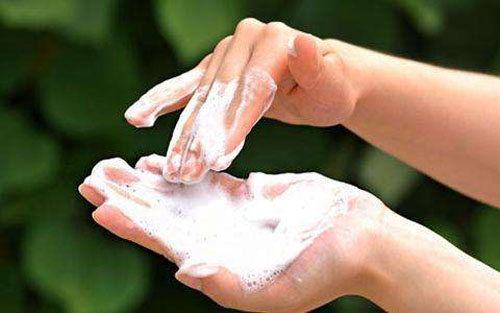 玻尿酸洗面奶和氨基酸洗面奶有什么區別