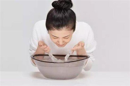 常用鹽水洗臉有什么好處 這4個好處了解一下