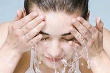 孕婦使用水楊酸的化妝品的危害 孕期祛痘的四個方法-易網健康<a href=http://www.gyfww.com/jkys/ target=_blank class=infotextkey>養生</a>網 孕婦使用水楊酸的化妝品的危害 孕期祛痘的四個方法