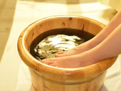 用醋泡腳有什么好處,養護肌膚!-易網健康<a href=http://www.gyfww.com/jkys/ target=_blank class=infotextkey>養生</a>網 用醋泡腳有什么好處,養護肌膚!