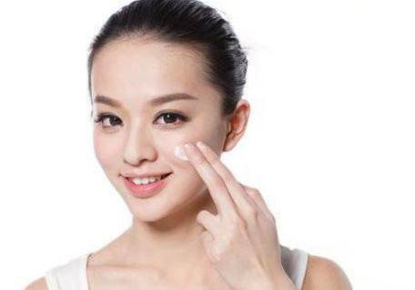 護膚知識大全：孕期護膚品怎么選？五種產品要慎用