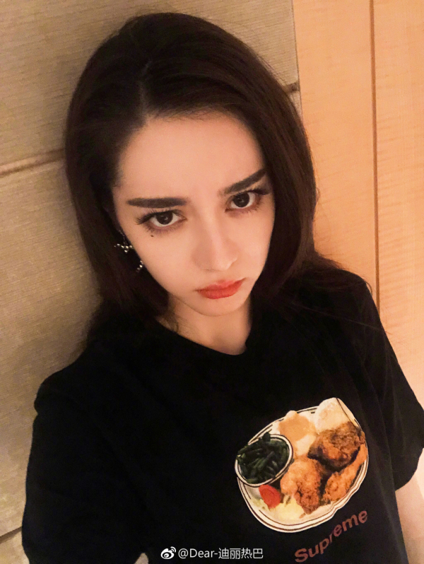 想擁有電眼娃娃一般的樣 首先眼周要“干凈”