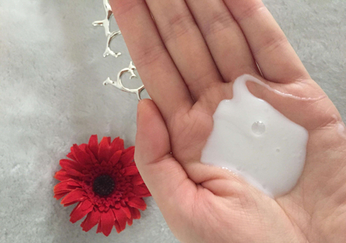 精華可以代替乳液用嗎 精華和乳液的區別