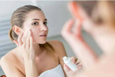 用維e擦臉半年后皮膚的變化，維E乳的五大美容功效