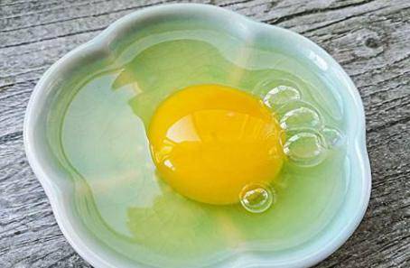 每天用雞蛋清敷臉可以去皺嗎?護(hù)膚的正確方法要避開禁忌-易網(wǎng)<a href=http://www.gyfww.com/ target=_blank class=infotextkey>健康養(yǎng)生</a>網(wǎng) 每天用雞蛋清敷臉可以去皺嗎?護(hù)膚的正確方法要避開禁忌