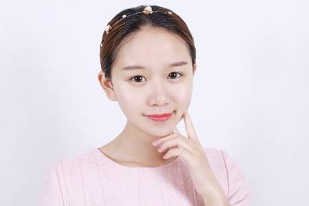 臉上長痘痘的七個原因，夏天臉上出油長痘元兇找到了