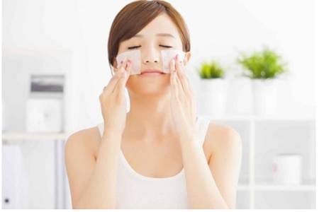 臉上長痘痘的七個原因，夏天臉上出油長痘元兇找到了