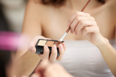 平時(shí)的恰當(dāng)化妝順序先做平時(shí)，平時(shí)彩妝的五個(gè)恰當(dāng)流程