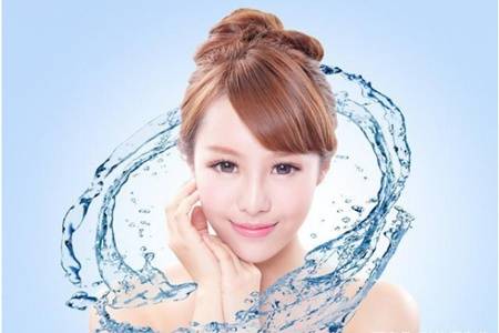 女生臉上長痘痘如何消除，教你簡單五招解決長痘困擾