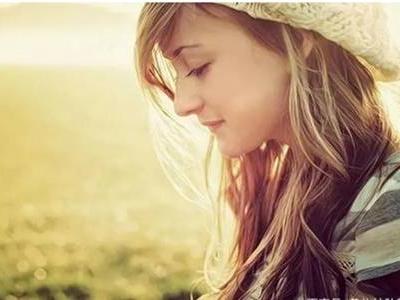 臉上起紅疙瘩怎么回事，教你油皮女生的治療方法