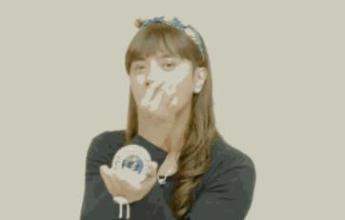 防曬和隔離哪個先用，先防曬霜然后再涂上隔離霜！