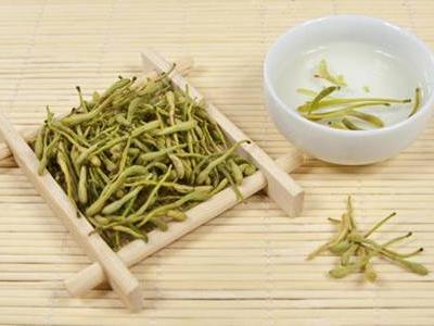 金銀花的美容功效與作用，金銀花泡水祛痘還你好皮膚