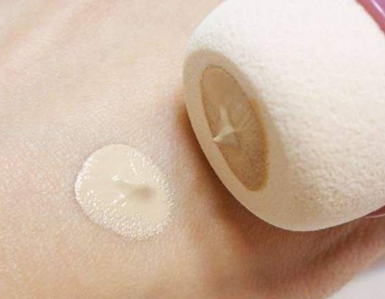 隔離用手涂還是化妝蛋？美妝蛋的正確使用方法