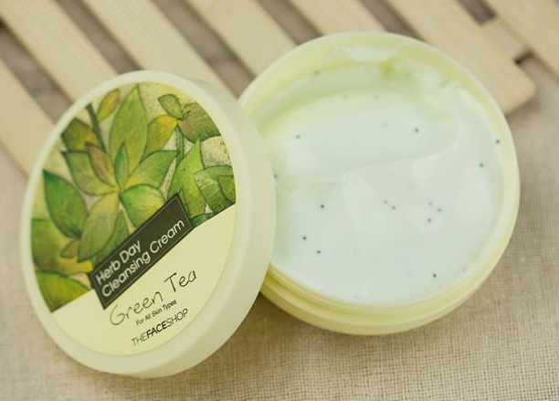 中性皮膚夏季適合什么化妝品好？這五款化妝品補水效果好