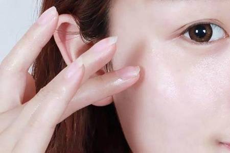 眼霜什么時(shí)候用 注意這幾點(diǎn)減少細(xì)紋和眼袋