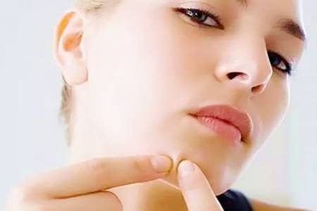 女人下巴長痘痘是什么原因  2種小方法快速消除臉上青春痘