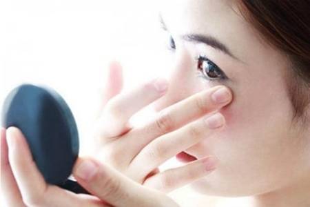 怎么去除脂肪粒的小竅門 三招還原眼部完美肌膚