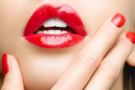 口紅怎么涂嘴唇才不干  正確涂口紅的方法一看就會