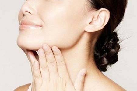 頸部保養的方法  女性如何才能把頸部保養好