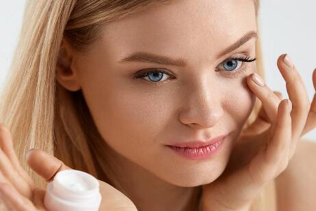 臉上長黃褐斑怎么辦?這4個調理小妙招可淡化斑點-易網<a href=http://www.gyfww.com/ target=_blank class=infotextkey>健康養生</a>網 臉上長黃褐斑怎么辦?這4個調理小妙招可淡化斑點