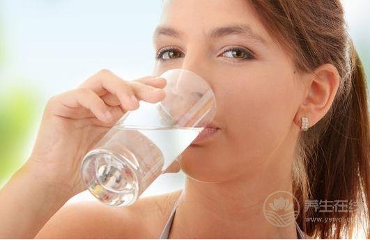 早上起床4種水一定不能喝