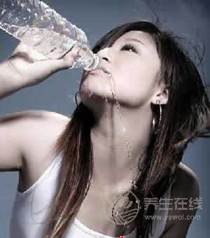 喝千滾水易中毒 六種錯(cuò)誤喝水方式減壽致命