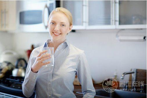 早上起床4種水一定不能喝