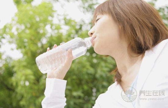 早上起床4種水一定不能喝