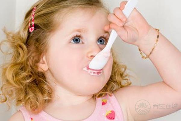 揭秘酸奶的八種錯(cuò)誤喝法