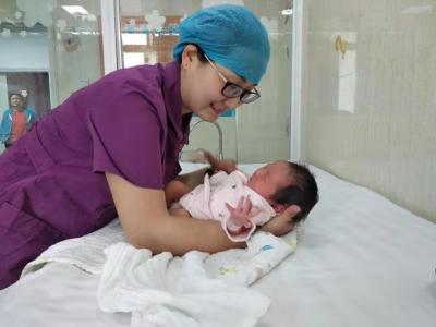 誰在承載生命之重：護士節(jié)，傾聽白衣天使們的“心聲”