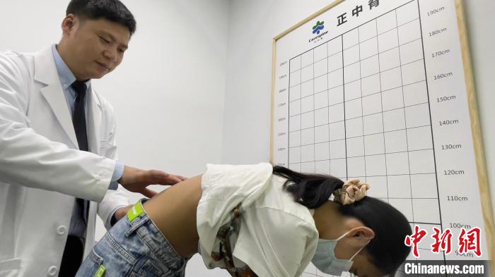 青少年脊柱側彎多發(fā) 專家：支具治療有效減低惡化程度