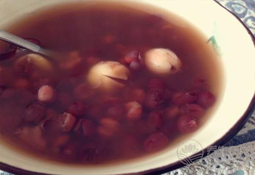 夏季喝這幾款<a href=http://www.gyfww.com/jkys/ target=_blank class=infotextkey>養(yǎng)生</a>粥,好吃又營養(yǎng) 夏季喝這幾款養(yǎng)生粥,好吃又營養(yǎng)