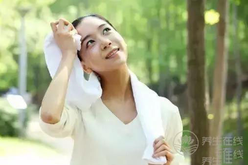 這個(gè)部位出汗，竟是中風(fēng)前兆！夏天到了，都得注意！