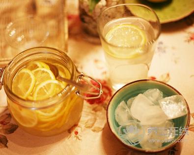 夏季女人抑制曬斑， 推薦五款祛斑食譜